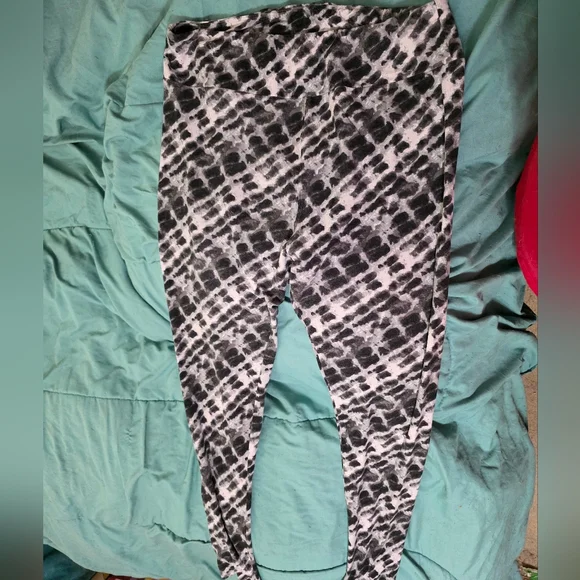 Lularoe Tall Curvy Colorful Multicolor Leggings $7 Each - Picture 3 of 6